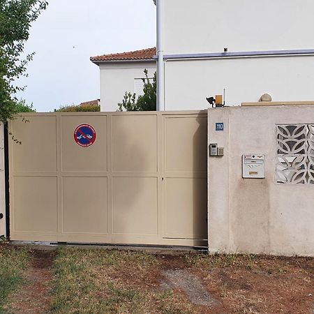 Superbe T2 Avec Jardin, Piscine-Enfant Et Parking Lägenhet Arles Exteriör bild